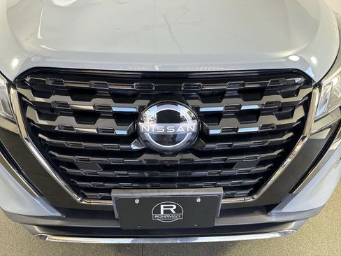 Used 2024 Nissan Kicks SR w/ SR Premium Package FWD image 26