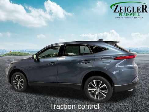 Used 2022 Toyota Venza LE image 4