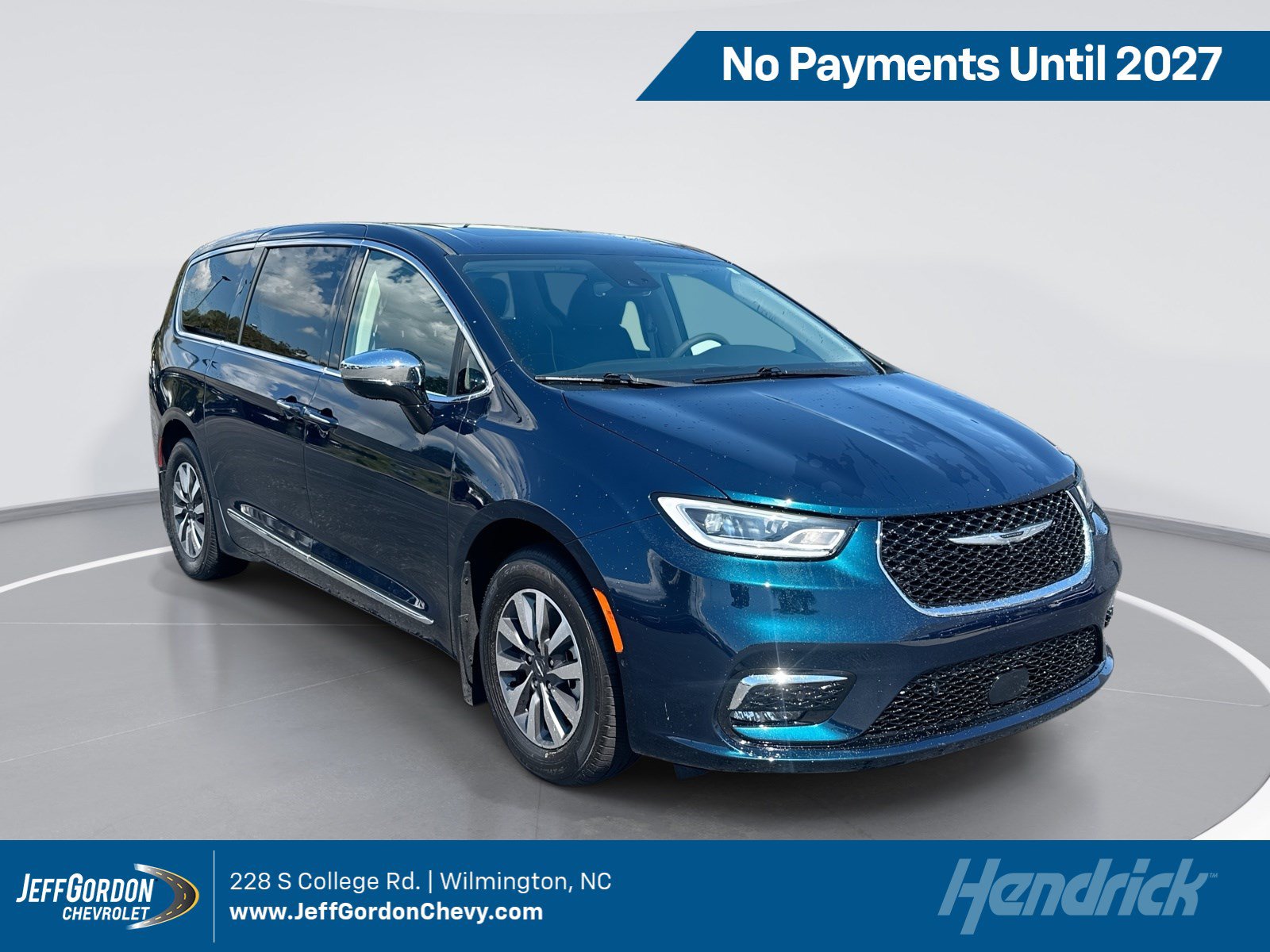Used 2023 Chrysler Pacifica Limited FWD image 1