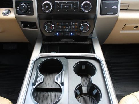 Used 2019 Ford F250 Lariat w/ Lariat Ultimate Package AWD/4WD image 38