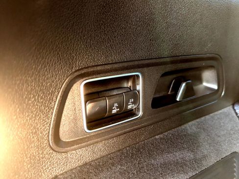 Used 2023 Mercedes-Benz GLS 450 4MATIC image 55