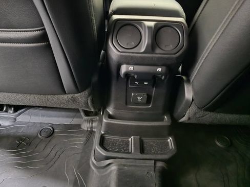 Used 2019 Jeep Wrangler Unlimited Sahara w/ Uconnect 4C Nav & Sound Group AWD/4WD image 30