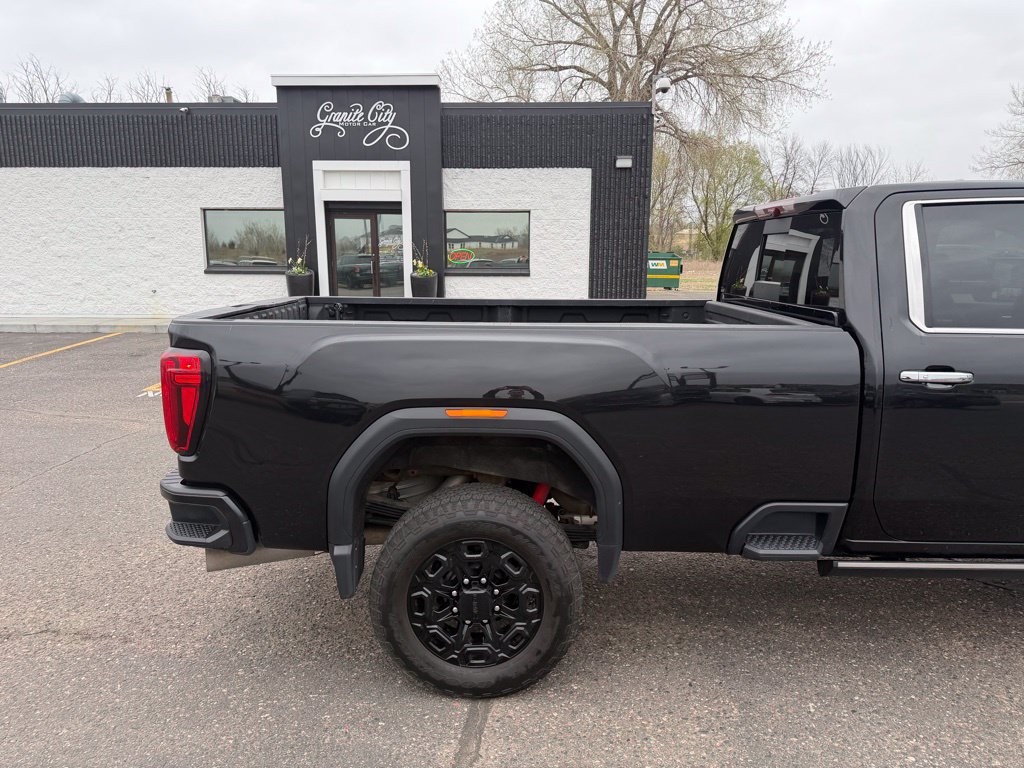 Used 2022 GMC Sierra 2500 Denali w/ Denali Black Diamond Edition AWD/4WD image 4