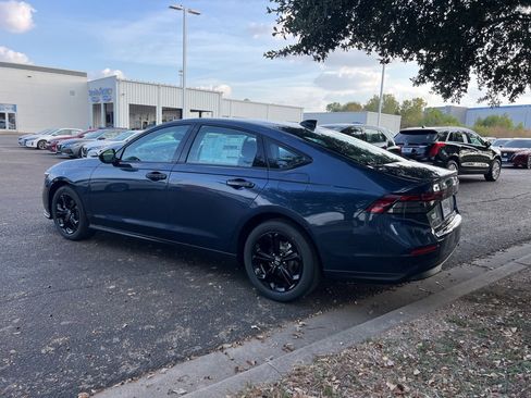 New 2025 Honda Accord SE image 4