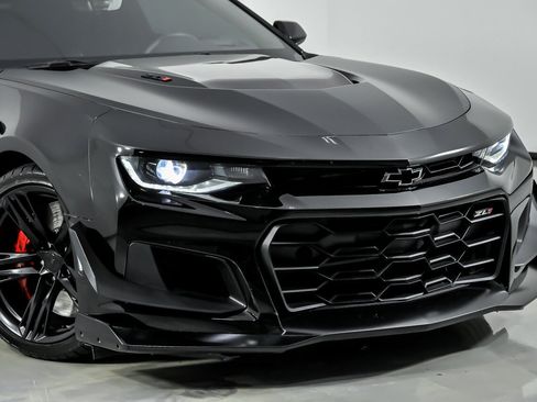 Used 2022 Chevrolet Camaro ZL1 RWD image 3