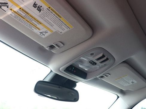 Used 2022 Chevrolet TrailBlazer LT w/ Sun and Liftgate Package FWD image 22