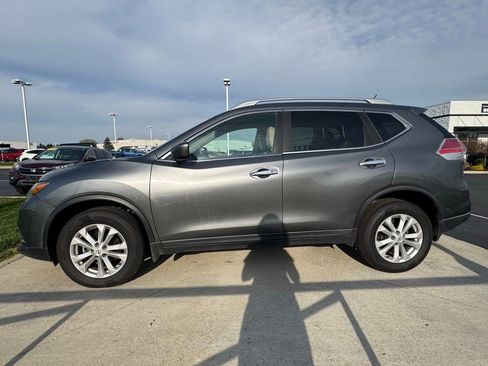 Used 2016 Nissan Rogue SV image 4