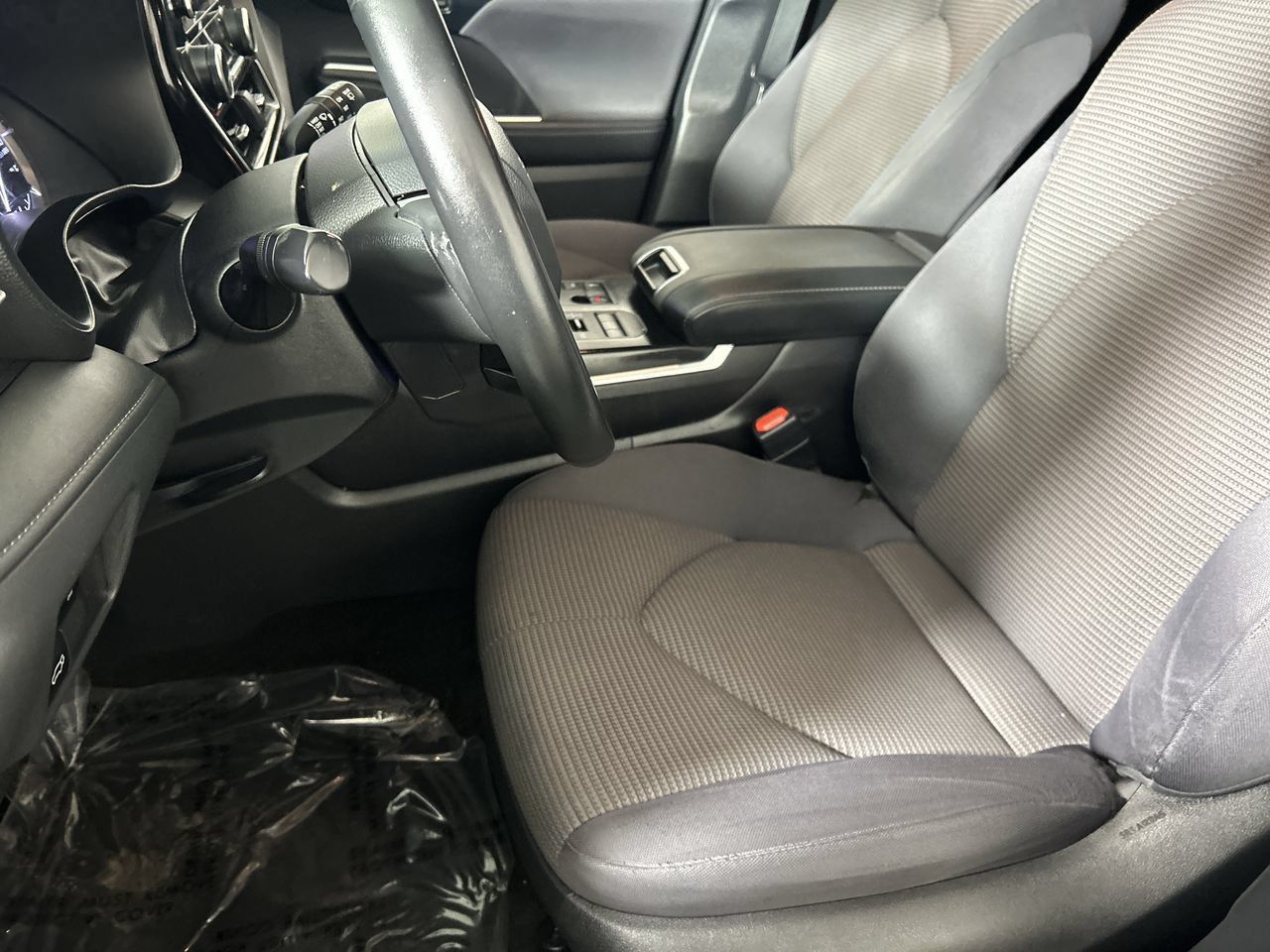 Used 2023 Toyota Highlander LE AWD/4WD image 21