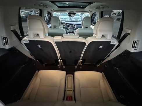 Used 2016 Volvo XC90 T6 Momentum w/ Protection Package Plus AWD/4WD image 39