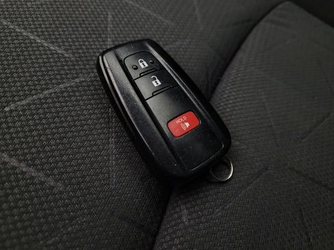 Used 2021 Toyota RAV4 XLE image 32