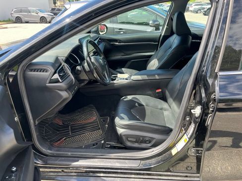 Used 2022 Toyota Camry XLE FWD image 4