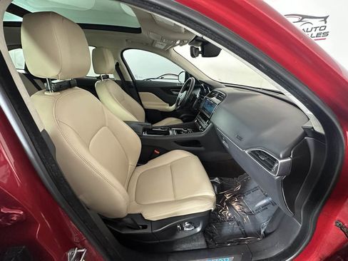 Used 2020 Jaguar F-PACE Premium image 25