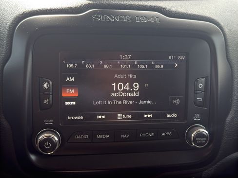 Used 2017 Jeep Renegade Latitude AWD/4WD image 18