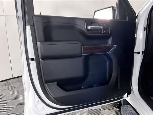 Used 2020 GMC Sierra 1500 SLT image 28