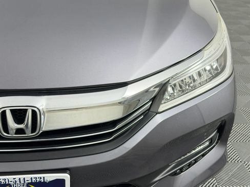 Used 2017 Honda Accord Touring image 4