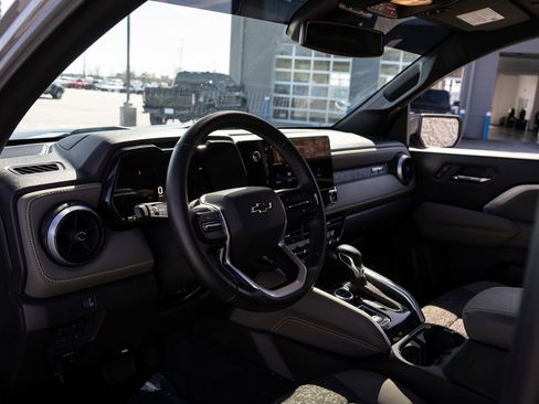 Used 2024 Chevrolet Colorado ZR2 w/ Technology Package AWD/4WD image 13