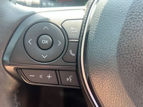 Used 2022 Toyota RAV4 XLE Premium FWD image 33