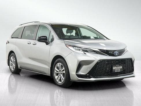 Used 2022 Toyota Sienna XSE AWD/4WD image 7