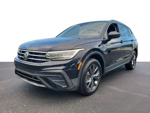Used 2023 Volkswagen Tiguan SE FWD image 2