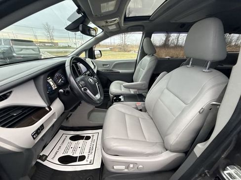 Used 2020 Toyota Sienna XLE Premium image 20
