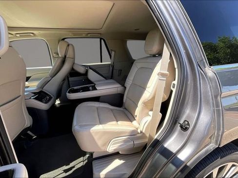 Used 2021 Lincoln Navigator Reserve AWD/4WD image 23