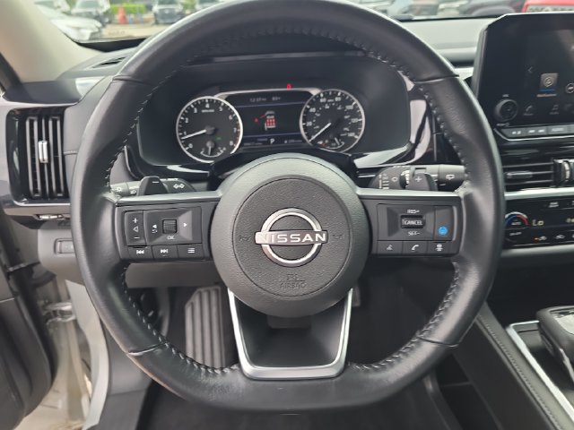 Certified 2025 Nissan Pathfinder SV FWD image 30