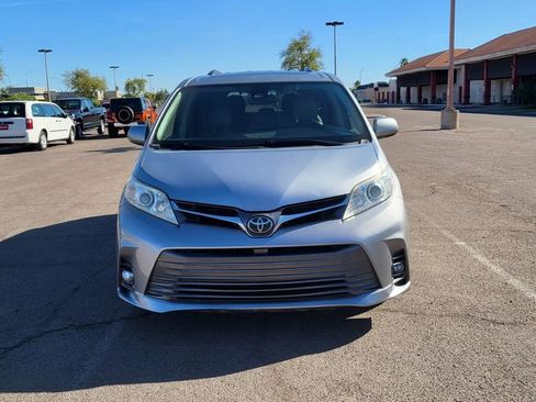 Used 2018 Toyota Sienna XLE w/ XLE Navigation Package image 3