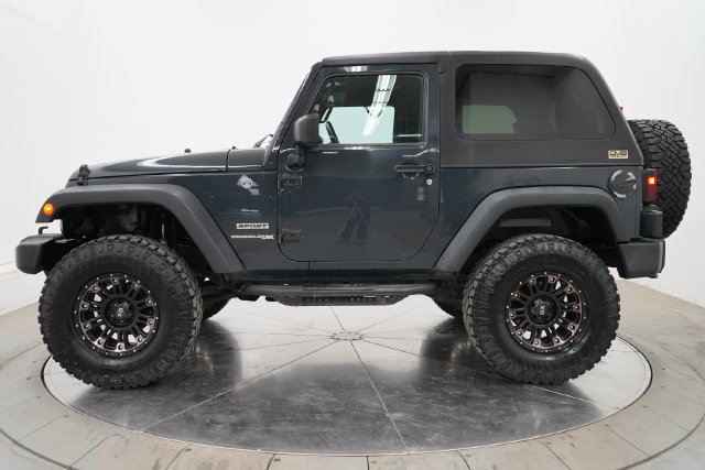 Used 2018 Jeep Wrangler Sport w/ Connectivity Group AWD/4WD image 4