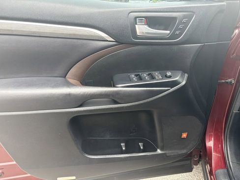 Used 2018 Toyota Highlander FWD V6 image 9