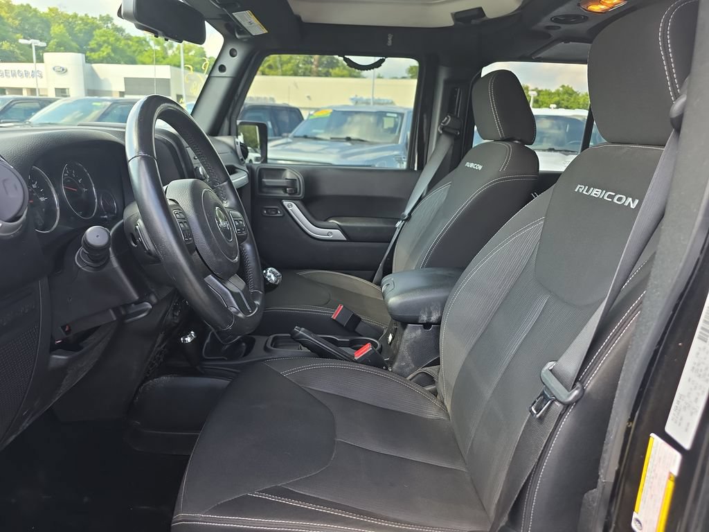 Used 2015 Jeep Wrangler Unlimited Rubicon w/ Dual Top Group AWD/4WD image 22