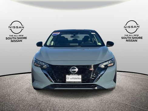 Used 2025 Nissan Sentra SR w/ SR Premium Package image 2