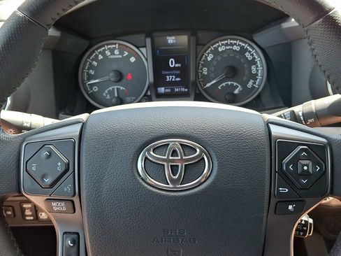 Used 2017 Toyota Tacoma TRD Off-Road w/ Tow Package (A/T) AWD/4WD image 19