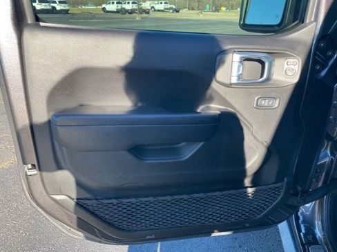 Used 2022 Jeep Wrangler Unlimited Rubicon w/ Xtreme Recon 35" Tire Package image 11