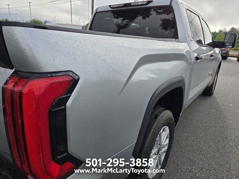 Used 2022 Toyota Tundra SR5 w/ SR5 Convenience Package AWD/4WD image 9