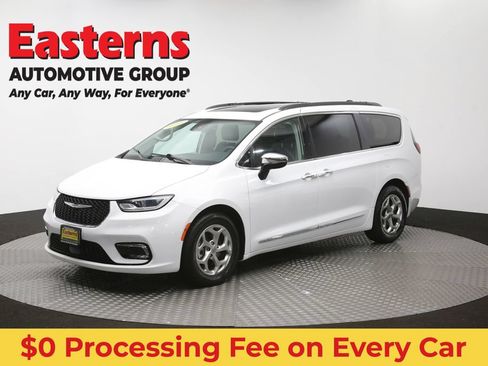 Used 2023 Chrysler Pacifica Limited FWD image 59