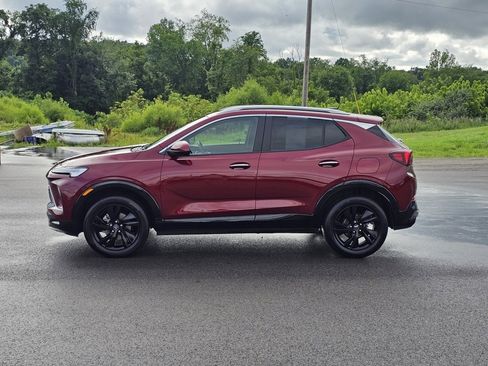 Used 2024 Buick Encore GX Sport Touring image 2