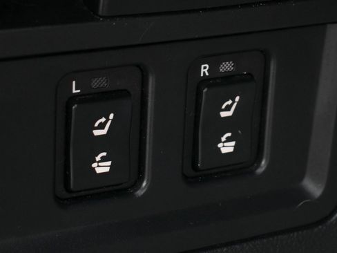 Used 2017 Toyota Sequoia Limited w/ Safety & Convenience Package image 11