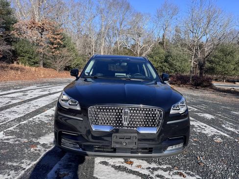 Used 2020 Lincoln Aviator Reserve w/ Equipment Group 202A image 6