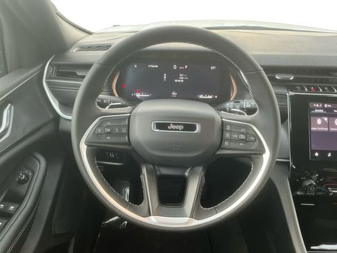 New 2025 Jeep Grand Cherokee Laredo AWD/4WD image 13