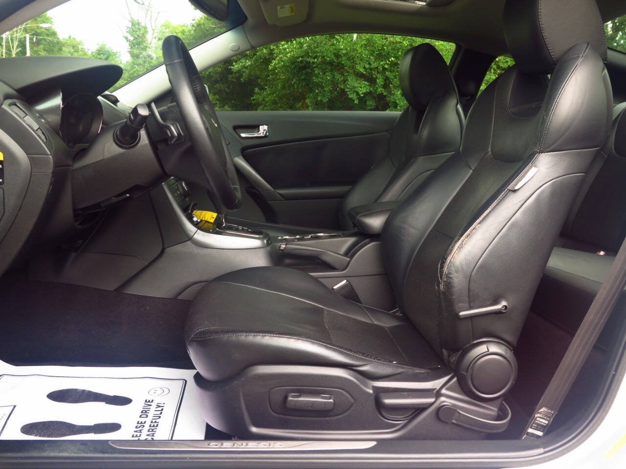 Used 2011 Hyundai Genesis 3.8 RWD image 30