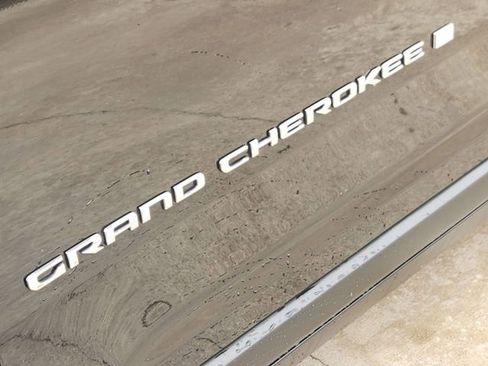 Used 2021 Jeep Grand Cherokee L Laredo w/ Luxury Tech Group I RWD image 10