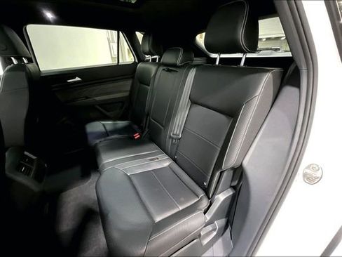 Used 2021 Volkswagen Atlas Cross Sport SE w/ Panoramic Sunroof Package FWD image 27