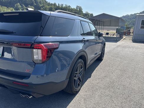 Used 2025 Ford Explorer ST w/ Sun And Sound Package AWD/4WD image 9