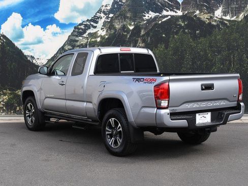 Used 2017 Toyota Tacoma TRD Sport w/ Premium & Technology Package image 9