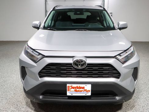 Used 2022 Toyota RAV4 XLE FWD image 4