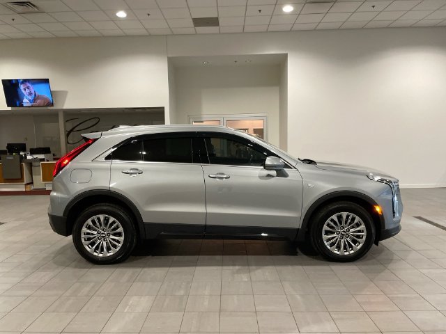 Certified 2025 Cadillac XT4 Premium Luxury w/ Cold Weather Package FWD image 7