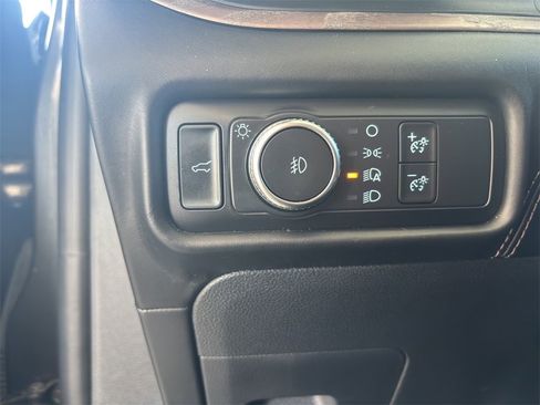 Used 2020 Ford Explorer Platinum w/ Premium Technology Package image 13