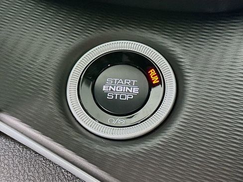 New 2025 Jeep Grand Cherokee Altitude image 19