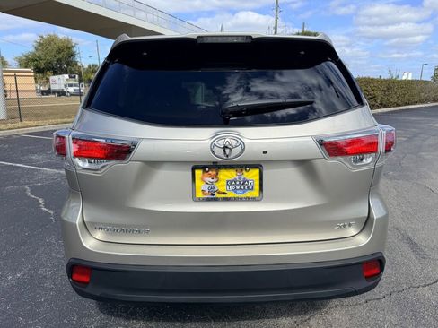 Used 2016 Toyota Highlander XLE image 10