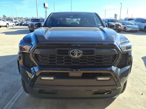 Certified 2025 Toyota Tacoma TRD Off-Road image 3